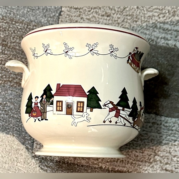 *Rare Find* Mason’s “Christmas Village” Ironware Soup Tureen & Ladle 1983-2013 - Picture 9 of 14
